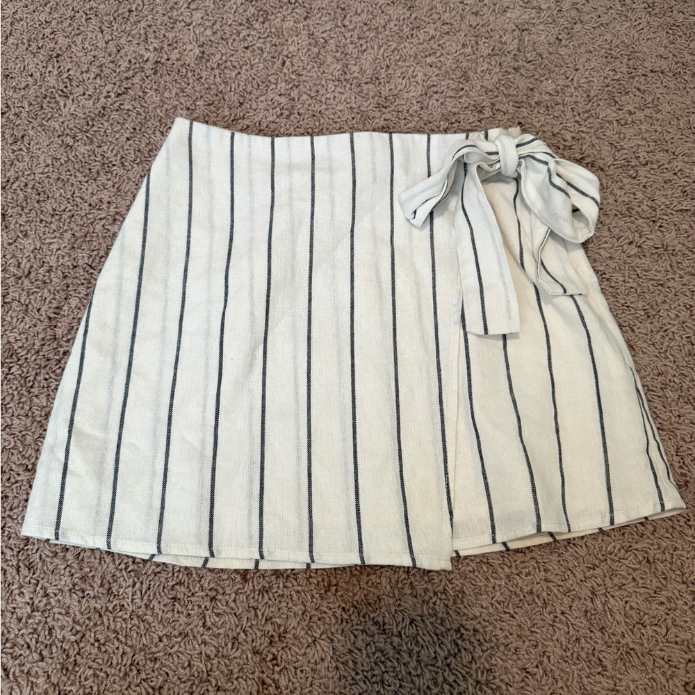Forever 21 Striped Wrap Skort Size Small Black White